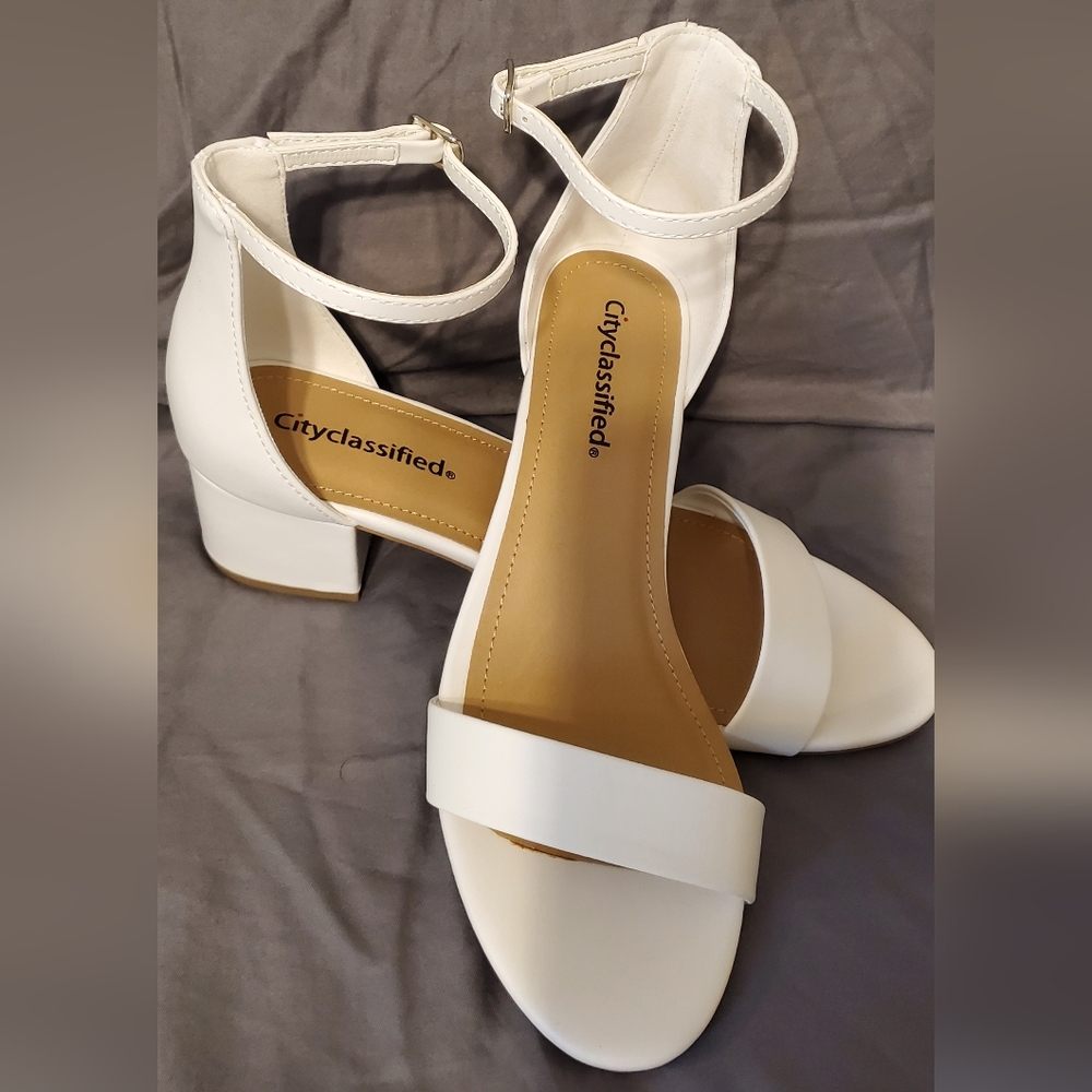 City classified Strapped sandals